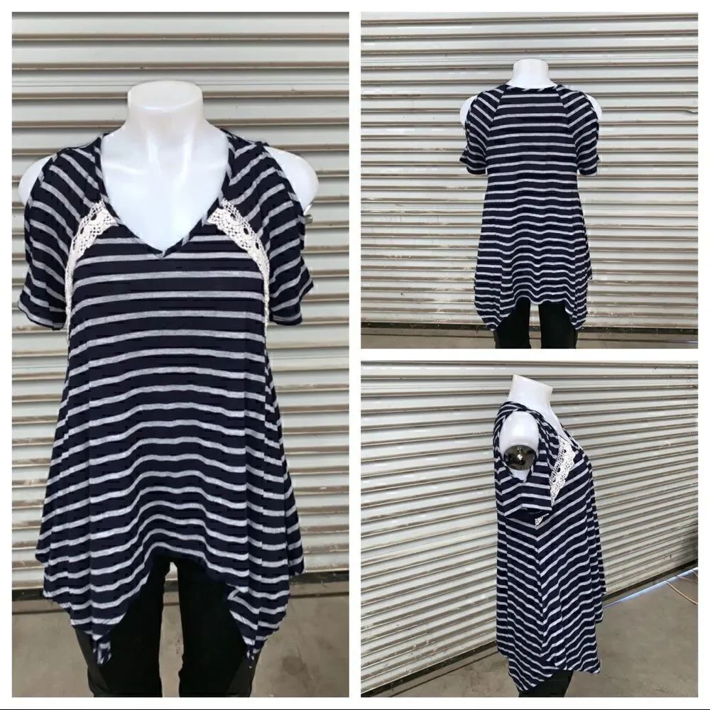 Como Vintage top cold shoulder handkerchief hem blue white stripe size Med